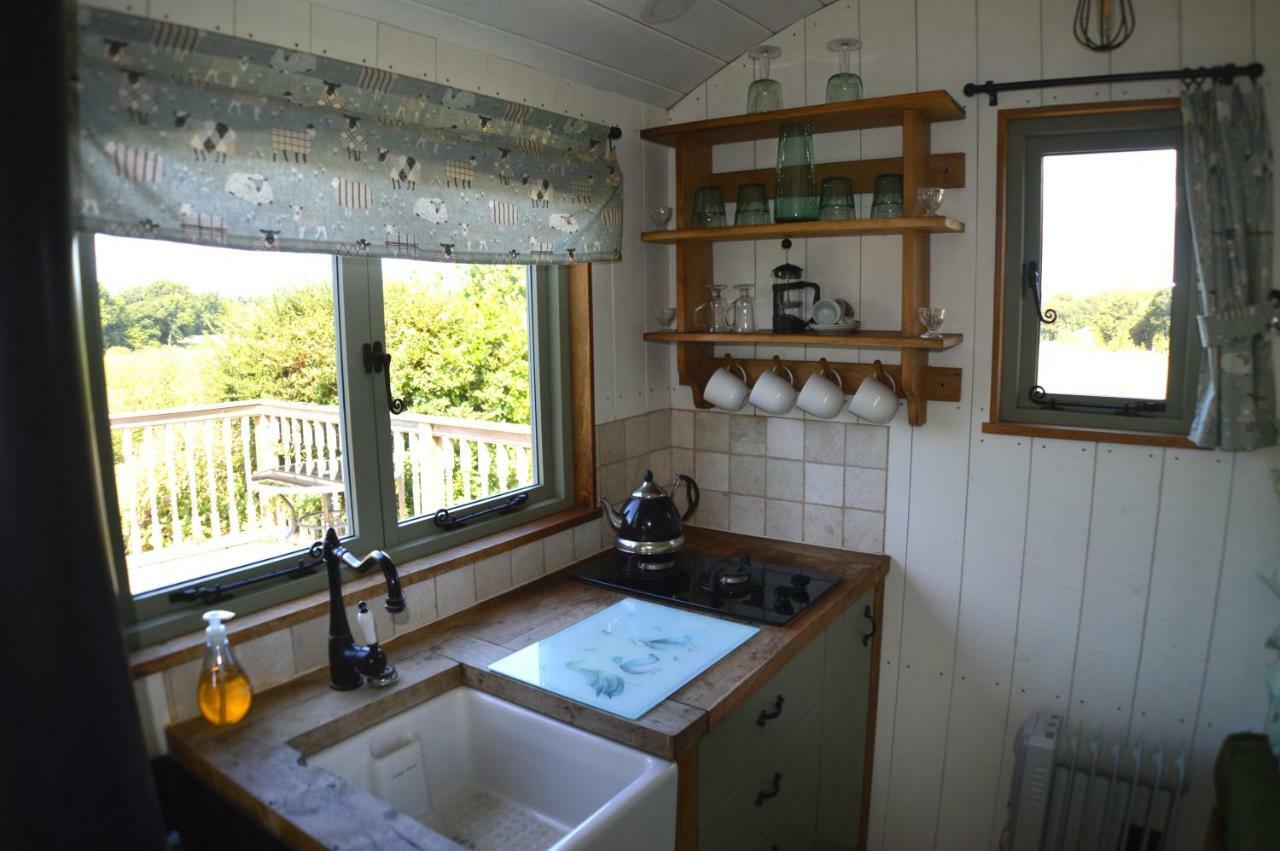 Rose Shepherds Hut Badlesmere Exterior photo